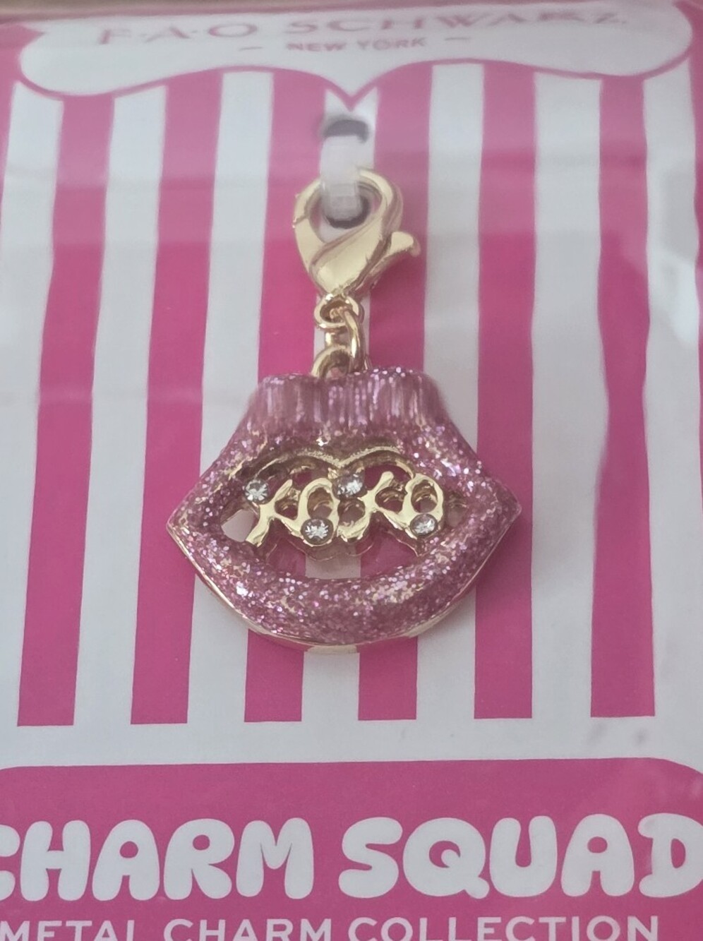 FAO Schwarz Charm Squad metal charm pink glittery lips